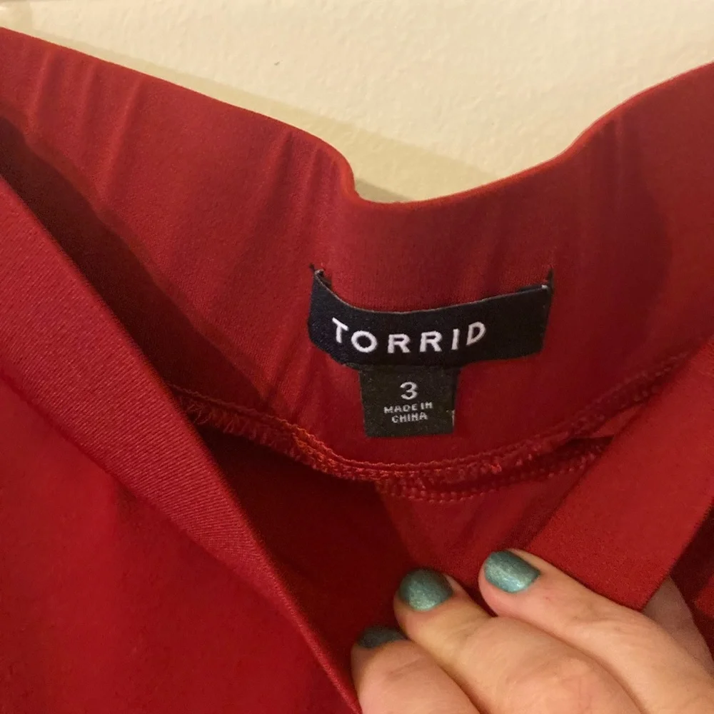 Red skirt - Picture 3 of 4